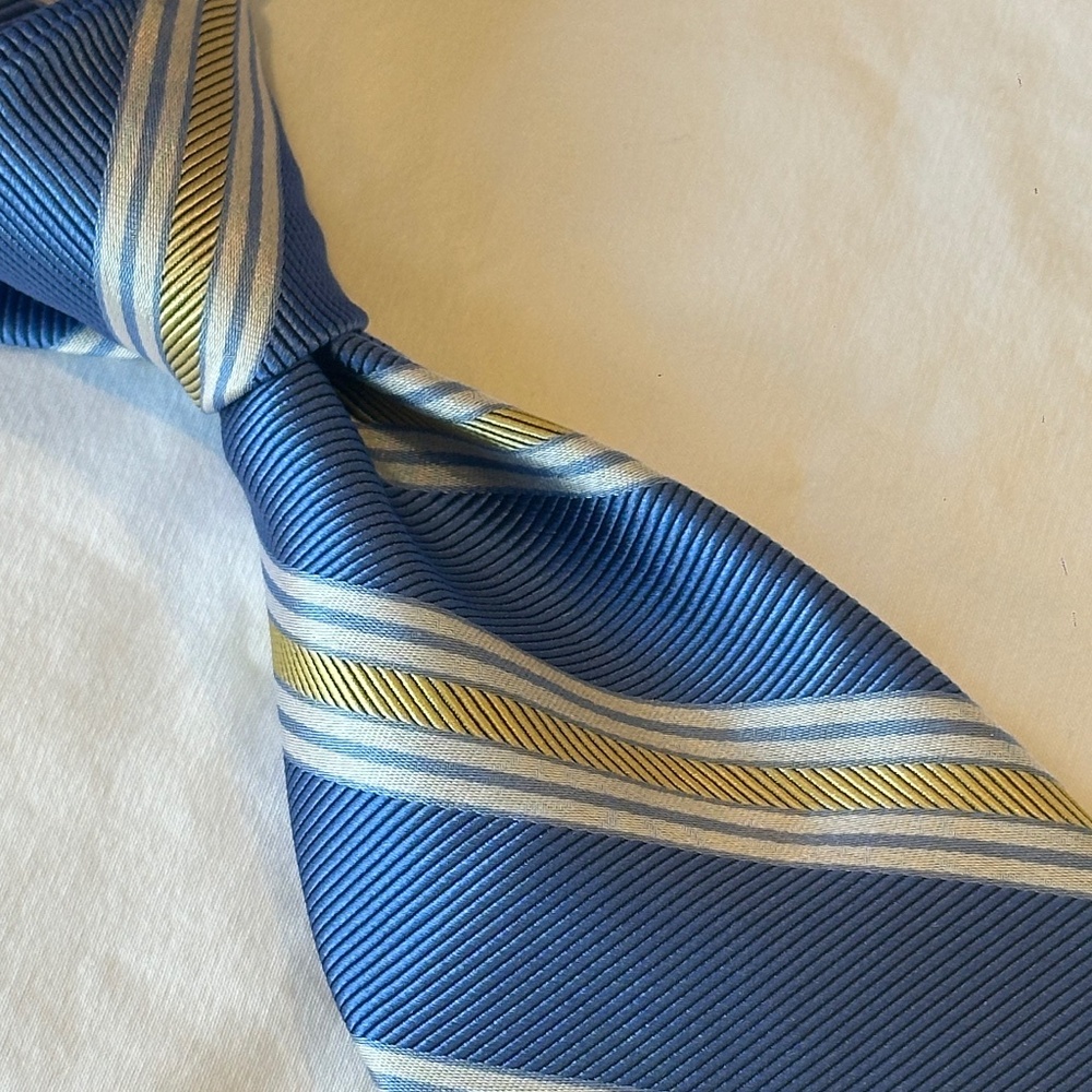Brooks Brothers Azure Blue Silk Necktie with Yellow & White Highlights